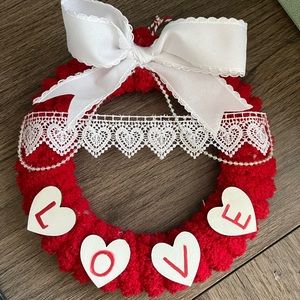 VALENTINES DOOR /WALL WREATH SMALL LOVE DECOR